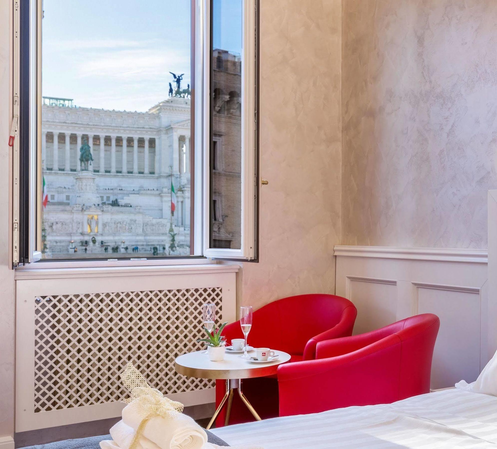 Hotel Luxury Piazza Venezia 3*