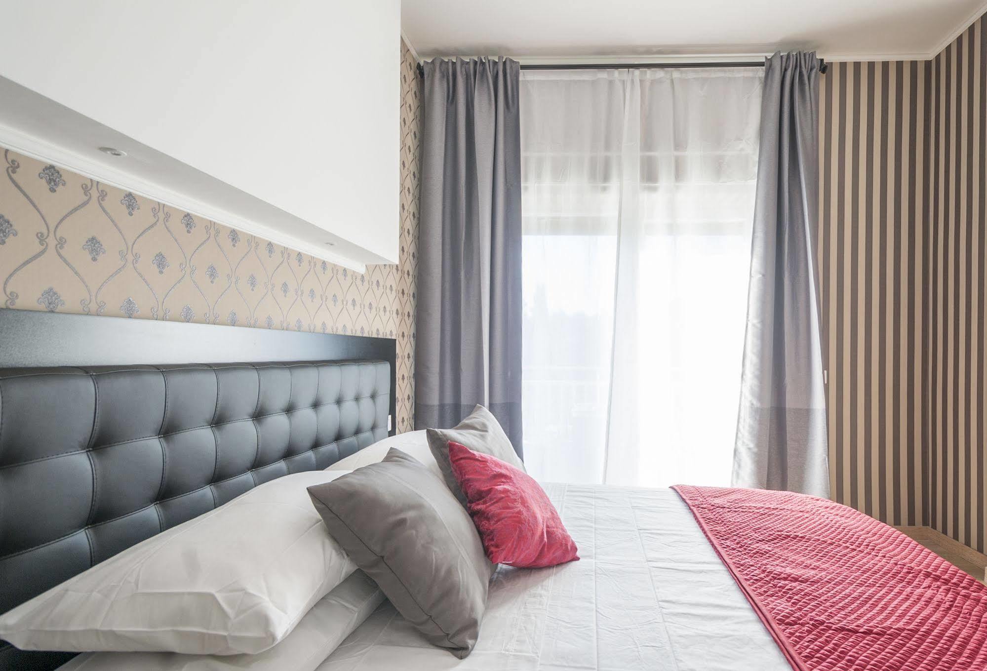 Happy In Bed & Breakfast 2*