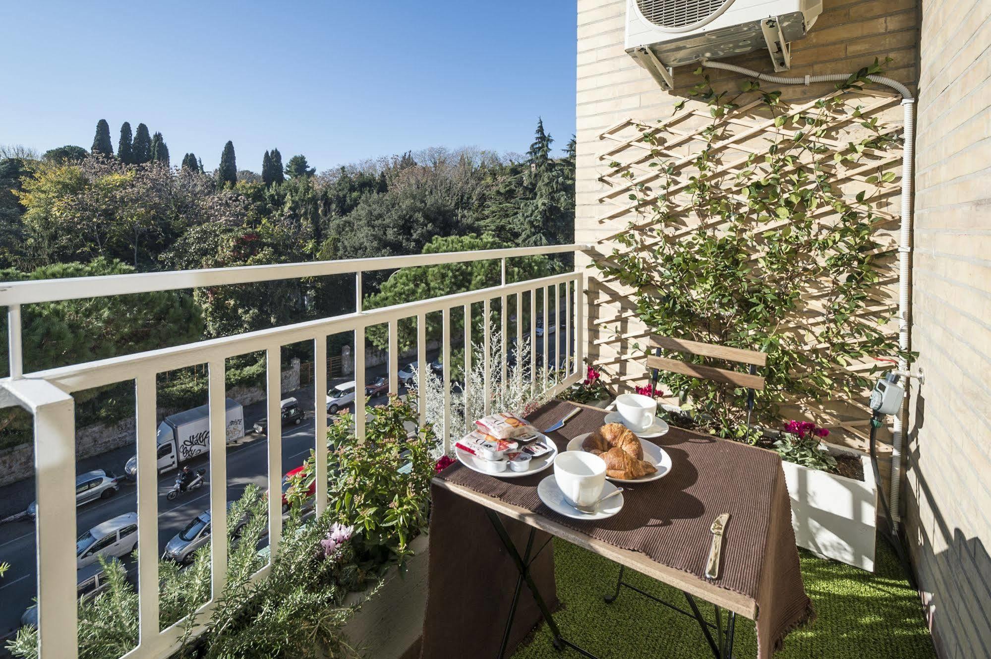 Happy In Bed & Breakfast Rome