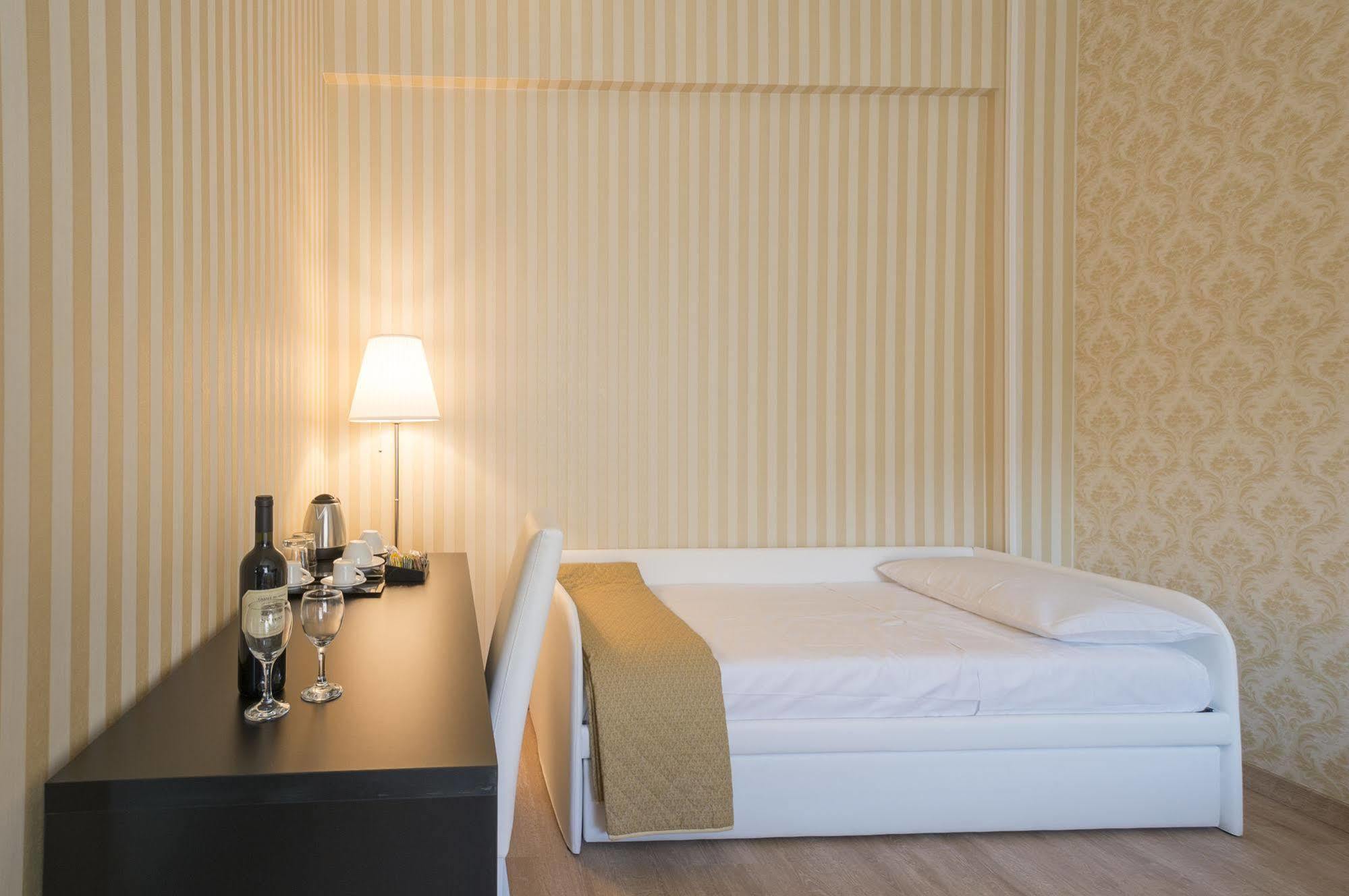 Happy In Bed & Breakfast 2*