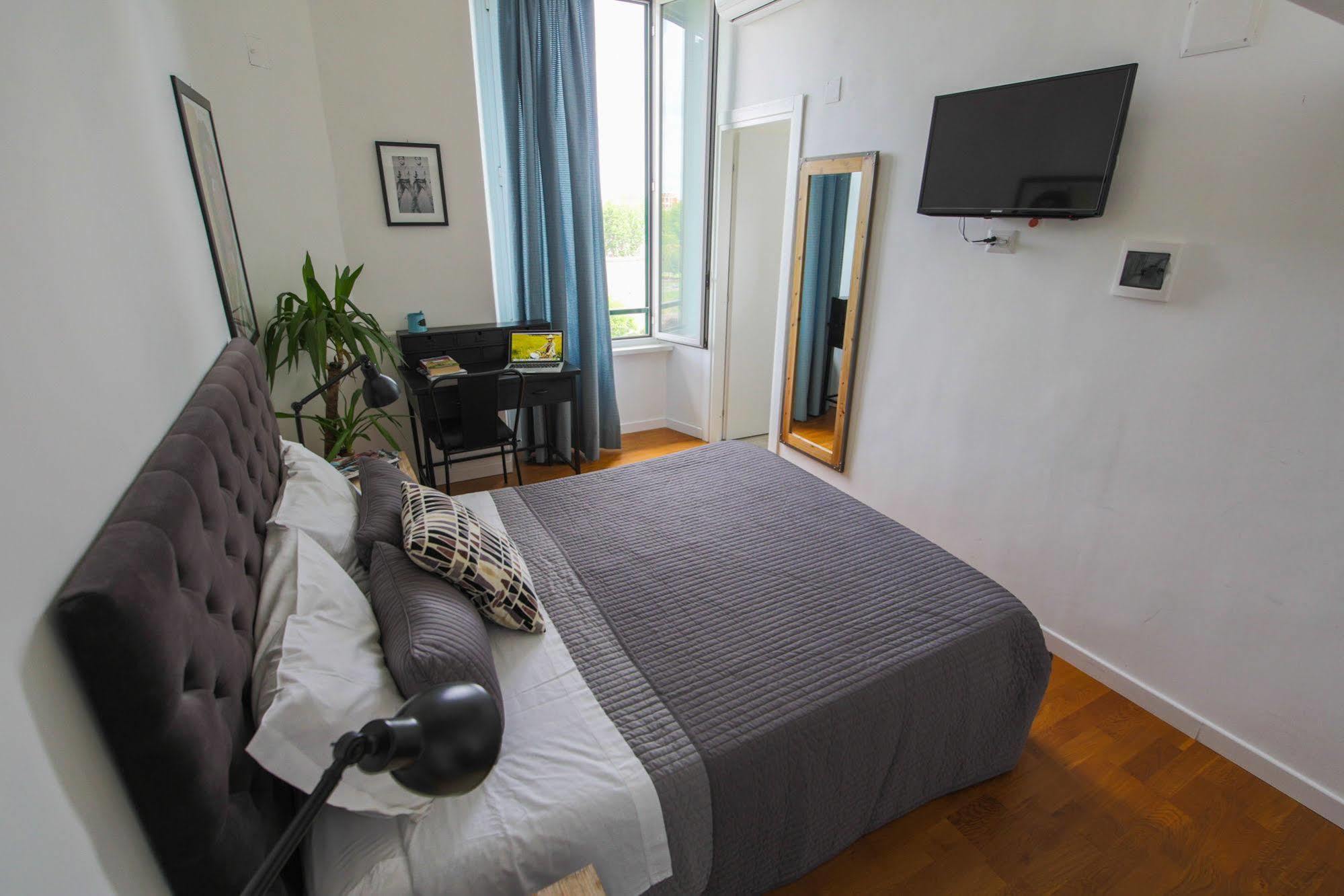Urban Pine Rooms Guest house 2*