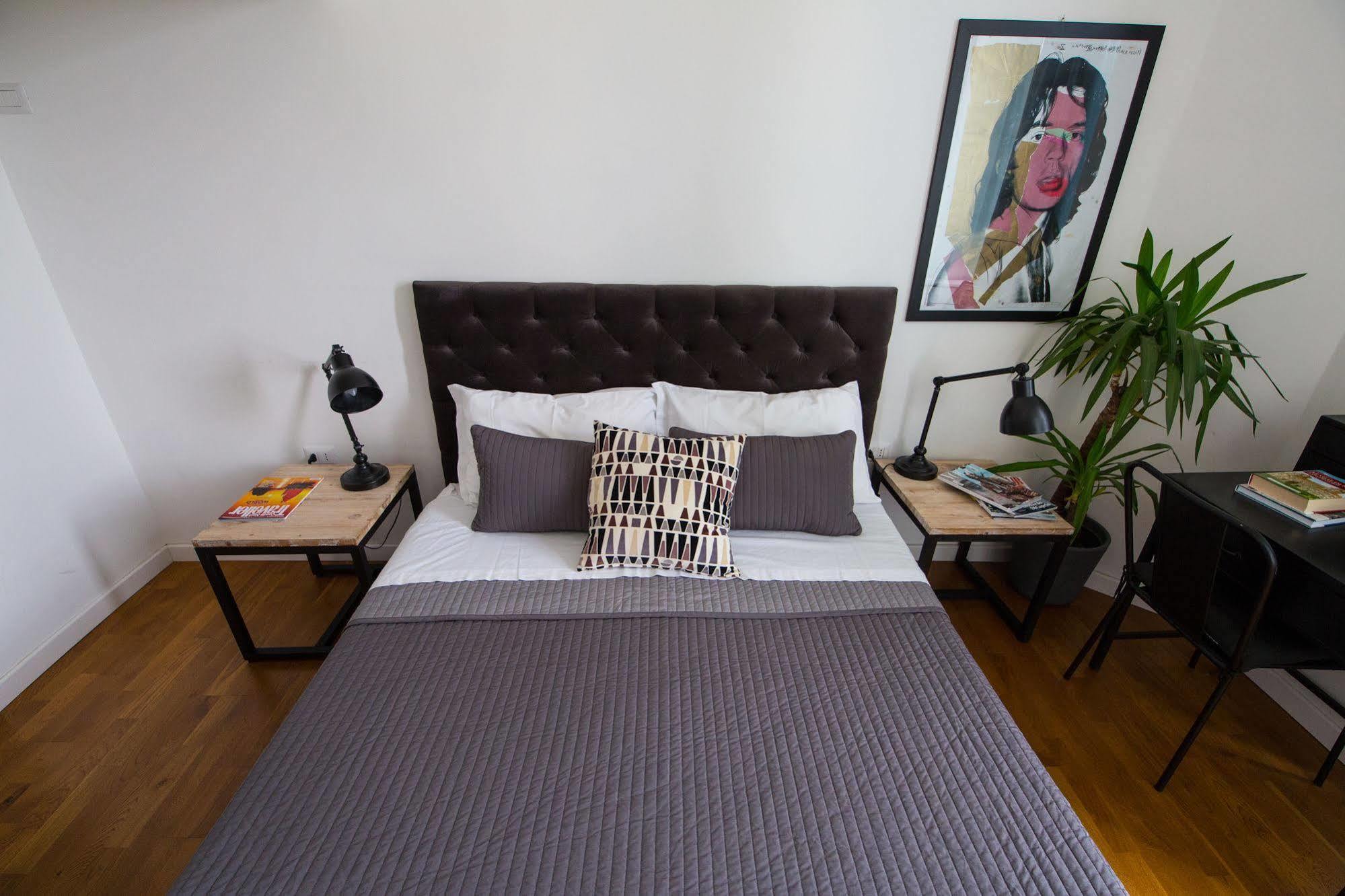 Urban Pine Rooms Guest house 2*