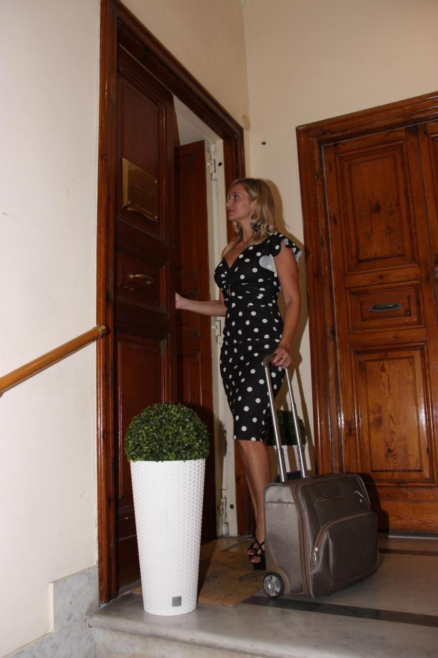 Bed & Breakfast Dimora Frattina Rome