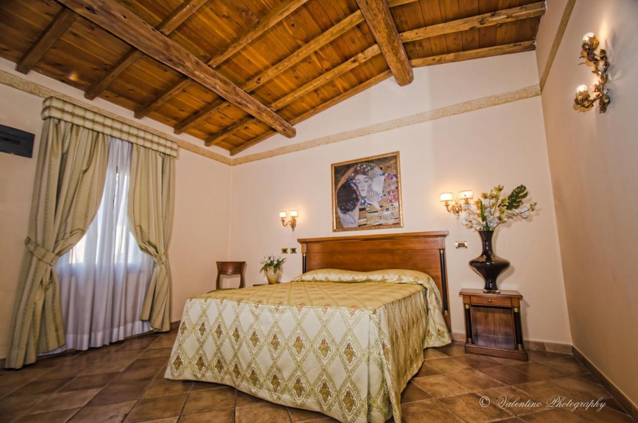 Quadrifoglio Eur Hotel