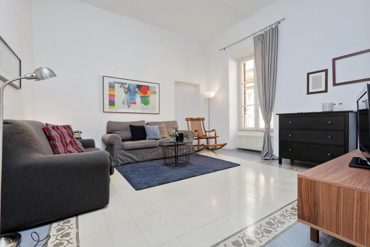 Falstaff Apartment *