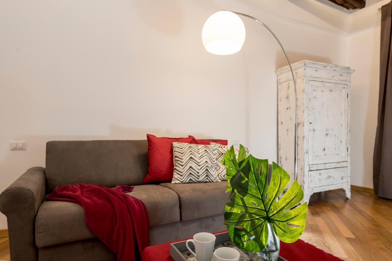 Downtown_blossom With Small Terrace Apartment Rome