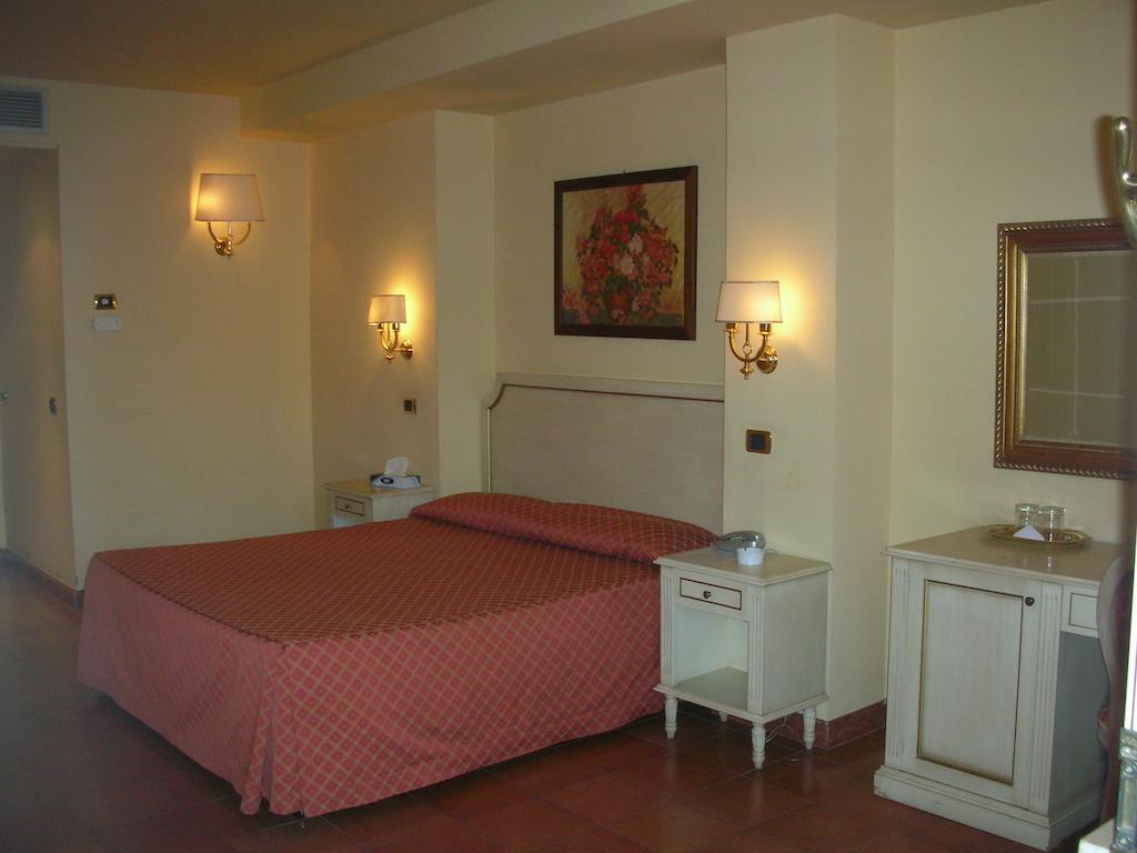 Quadrifoglio Eur Hotel
