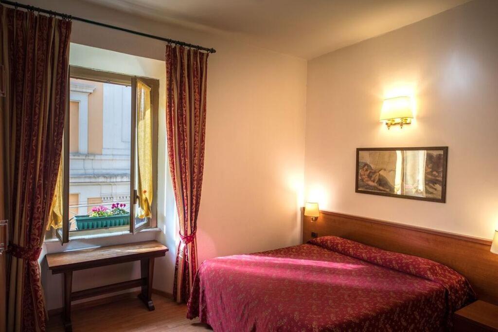 Domus Appia 154 Bed & Breakfast 2*