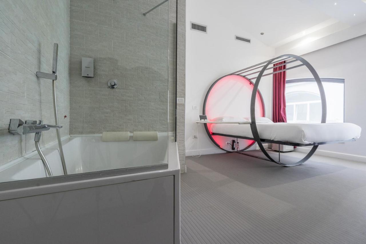 Colosseum Jacuzzi Suites