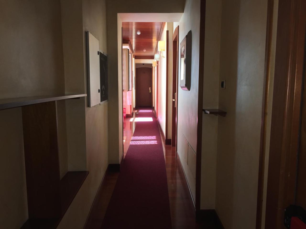 Hotel Divine 2*