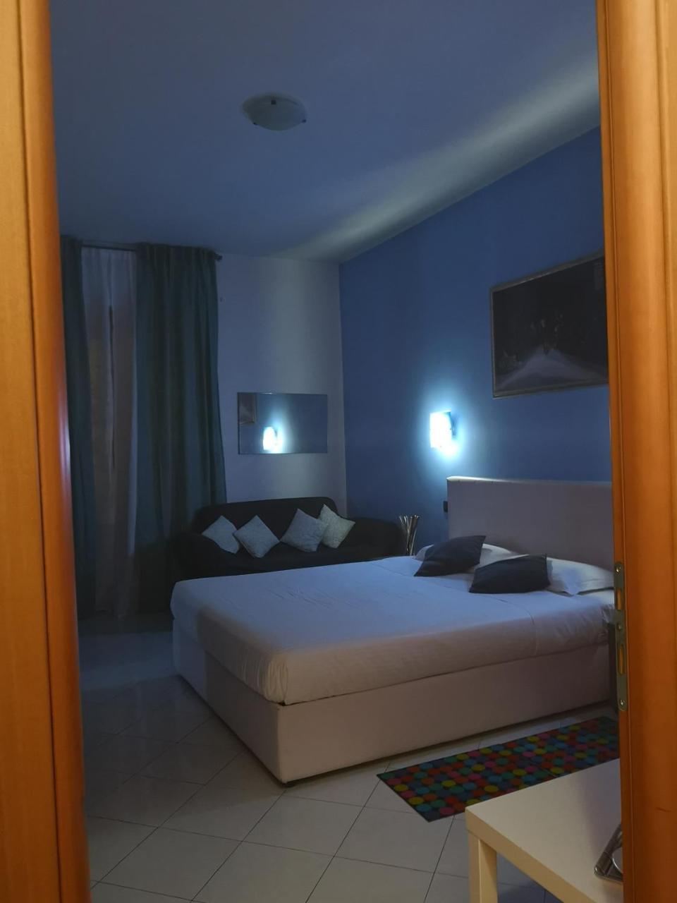 Suites Holiday Rooms