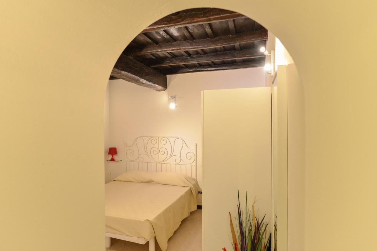Urbana Colosseo Boutique *