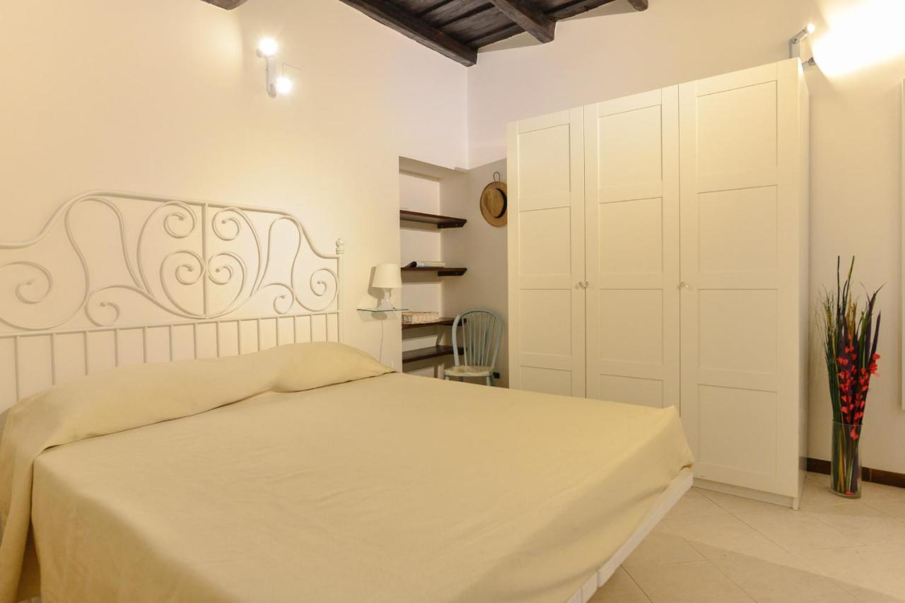 Urbana Colosseo Boutique *