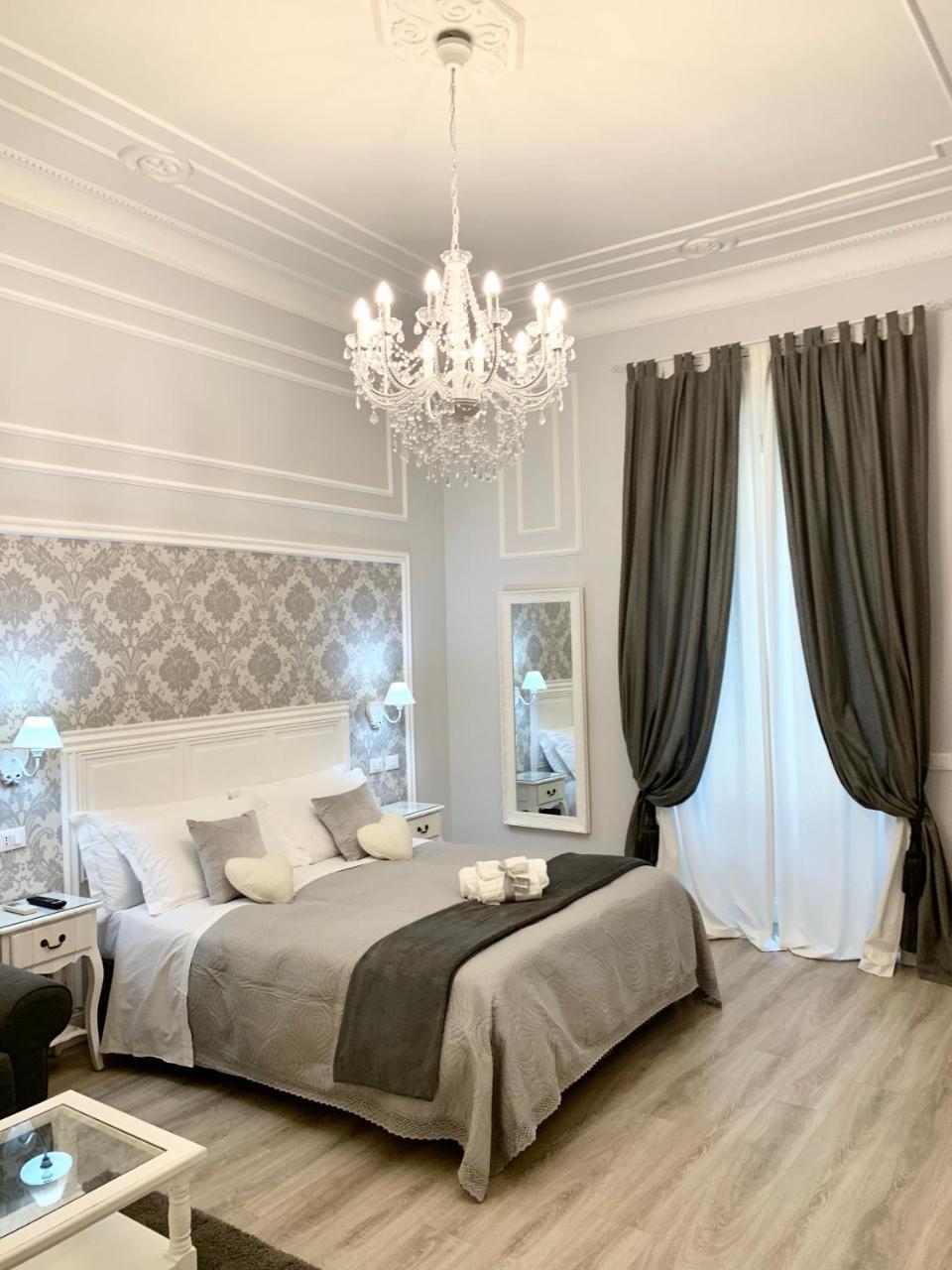 Charme & Chic Luxury Guest house Rome