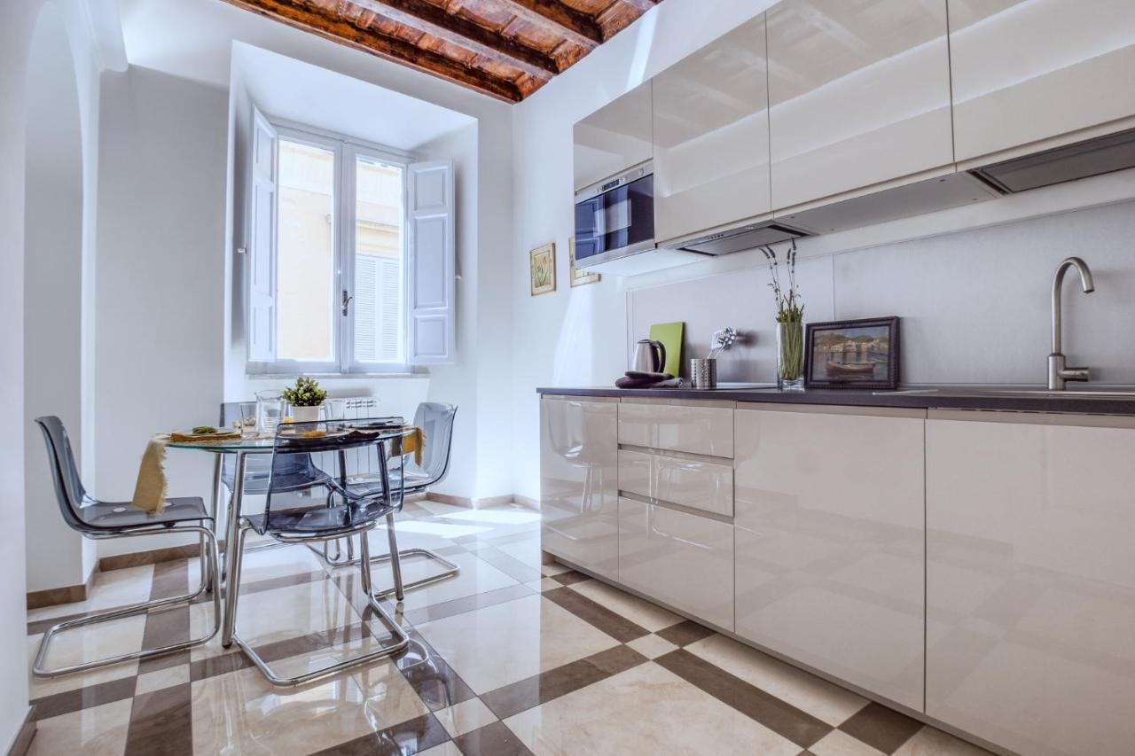 Apartment Flats Via Delle Muratte 2mins To Trevi Fountain Rome