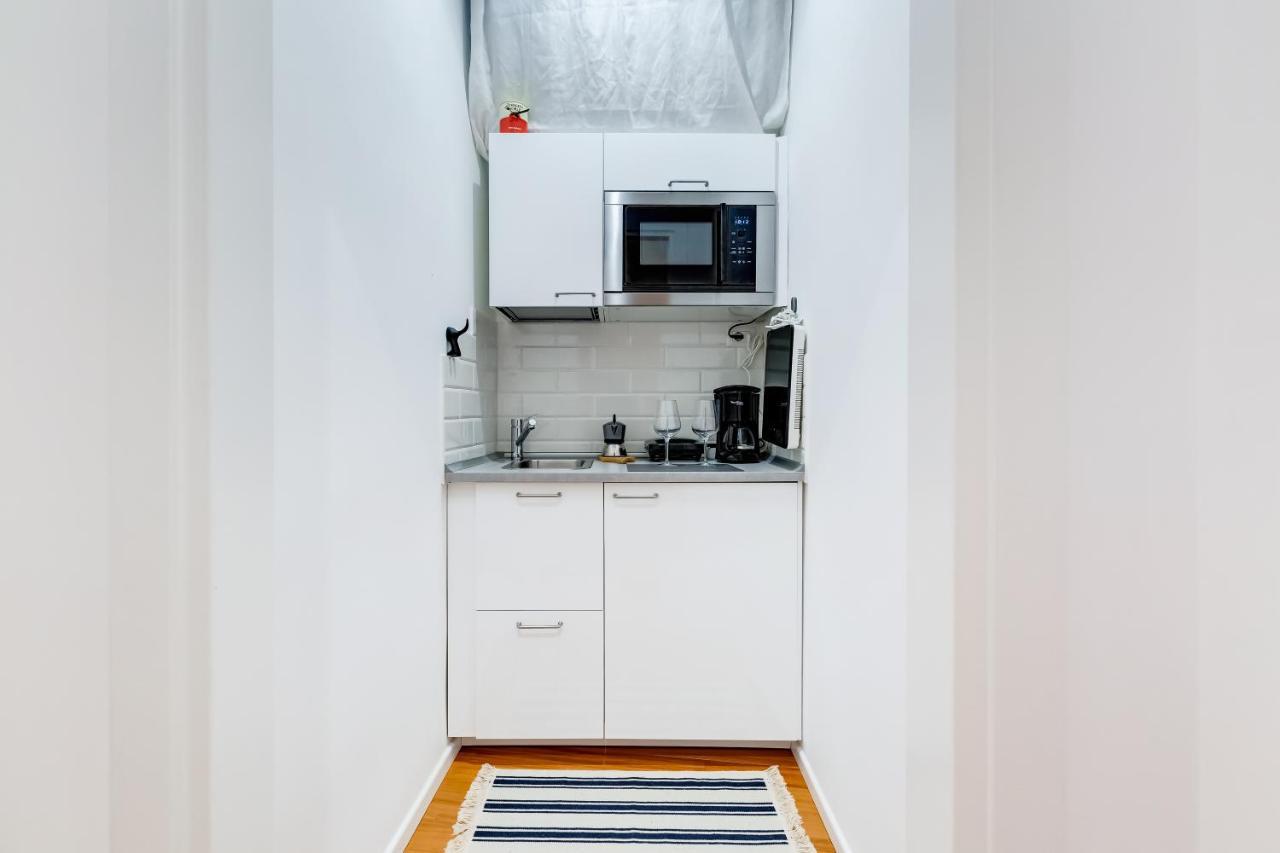 Lovely And Modern Nest Near The Colosseum Apartment *