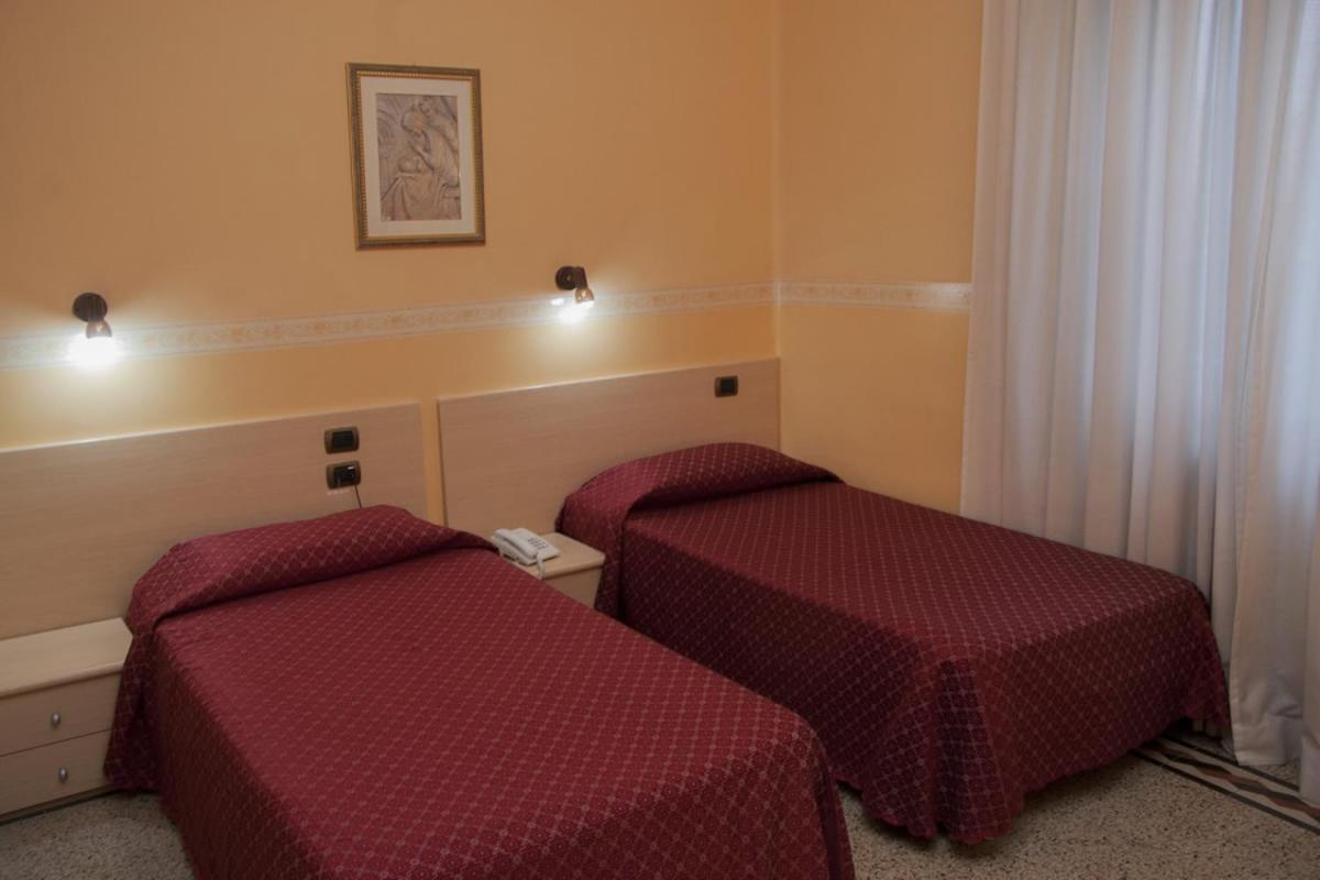Casa La Salle - Casa Religiosa Affittacamere 3*