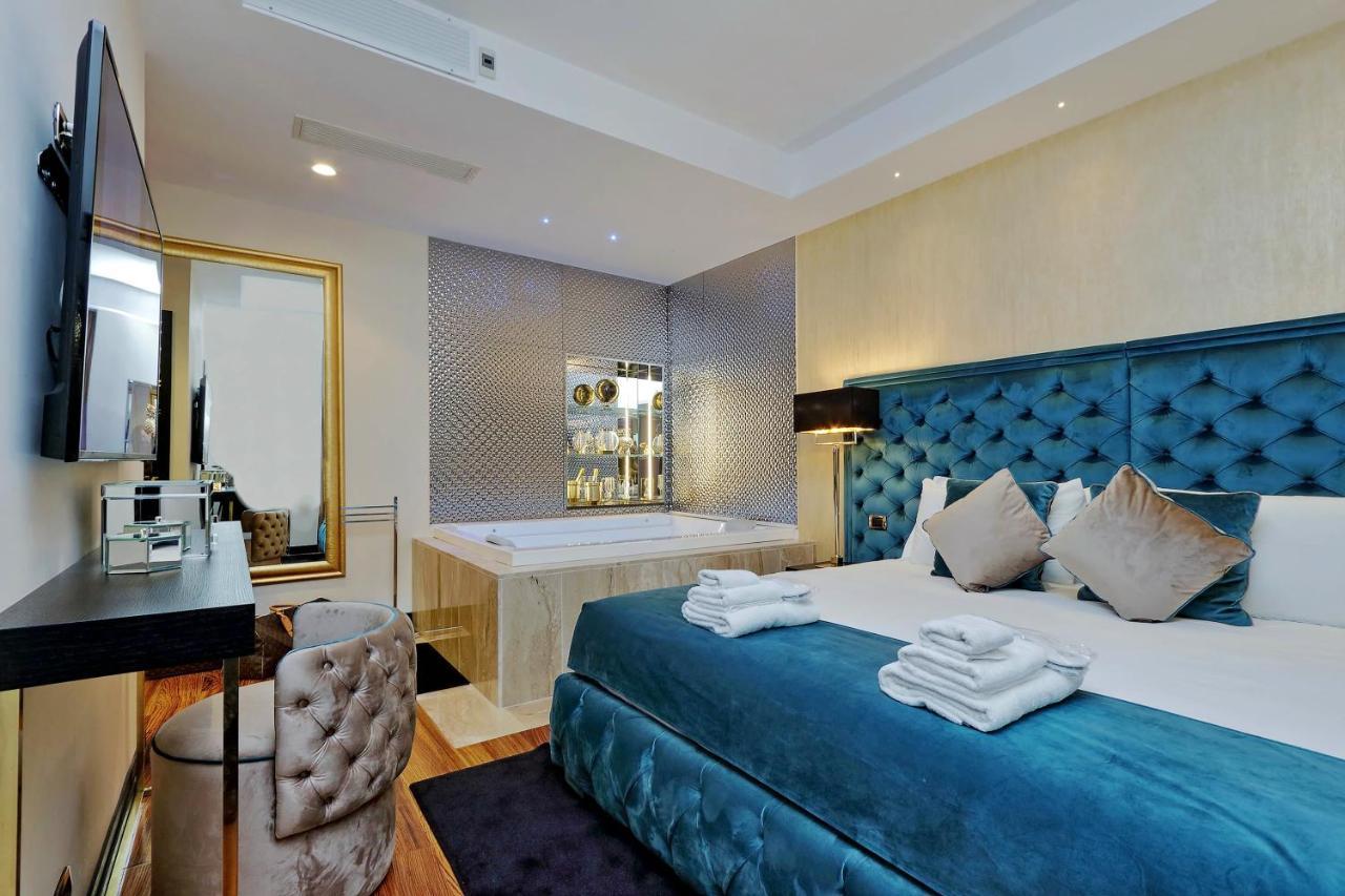 Spanish Hills Collection Luxury & Jacuzzi Maison d'hôtes