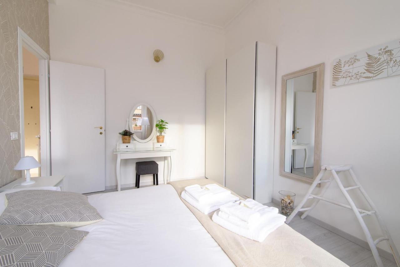 Apartment White Napoleone