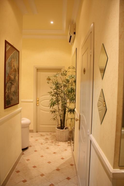 Hotel Viennese Rome