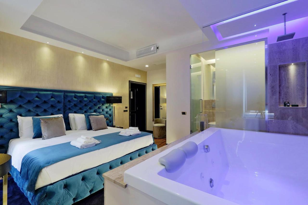 Spanish Hills Collection Luxury & Jacuzzi Maison d'hôtes