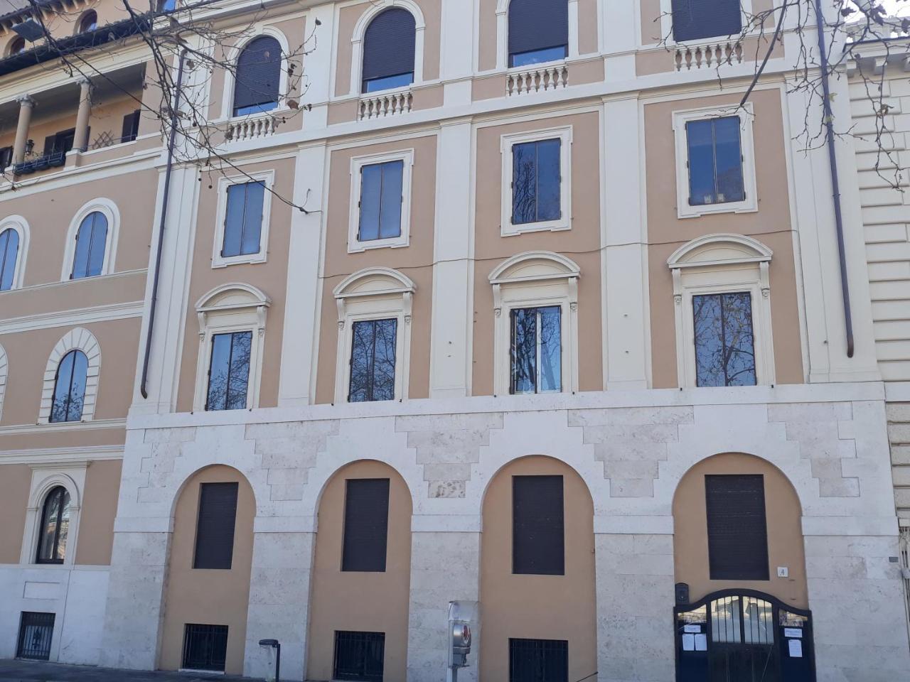 Guest house Lungotevere Collection 2*
