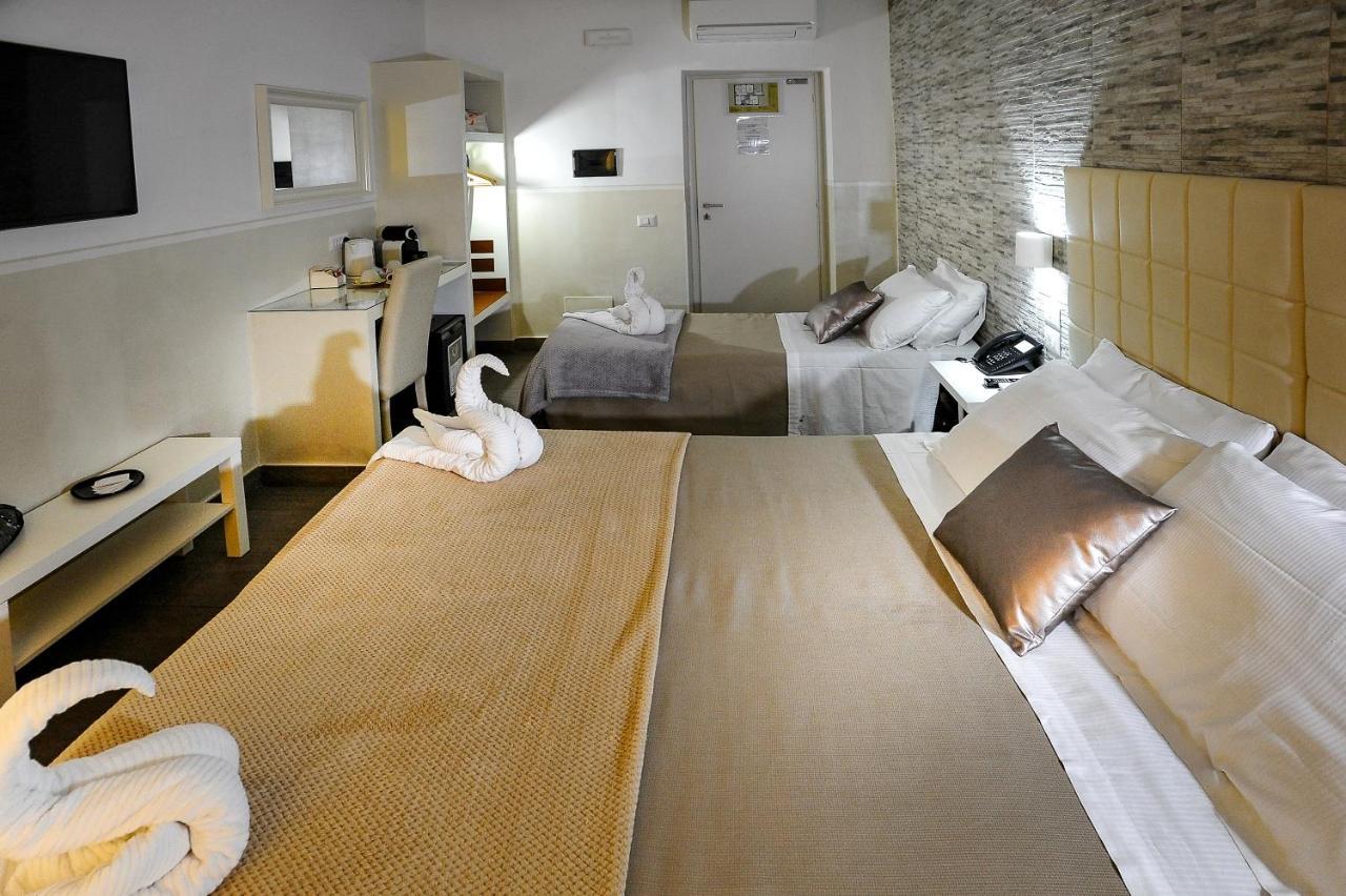 Domus Castroni Pompeo Magno Bed & Breakfast 3*