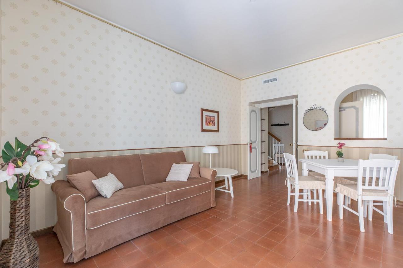 Town House 3*