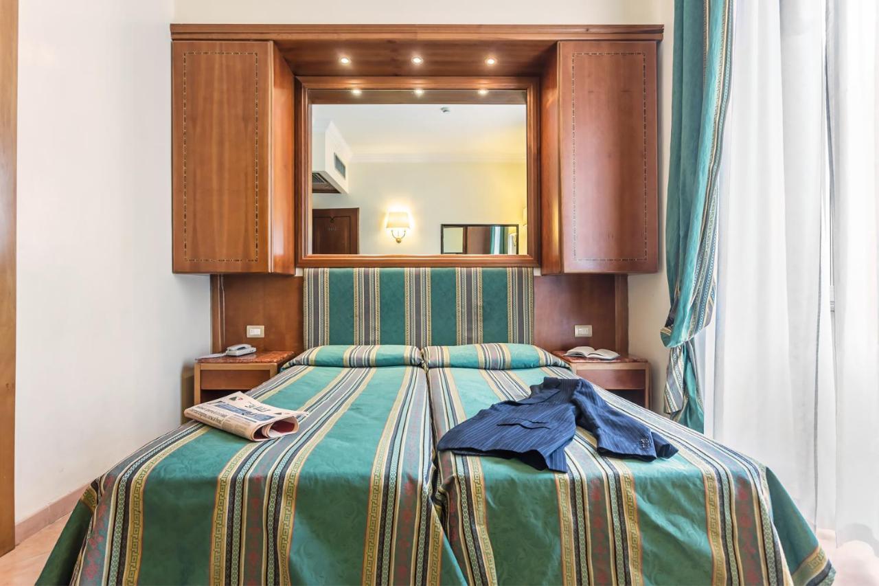 Raeli Floridia Hotel