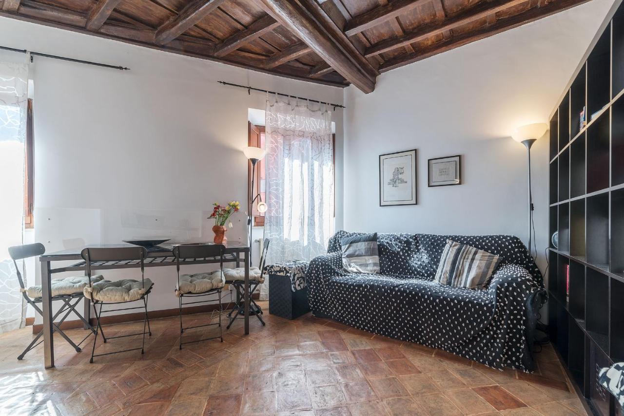 Appartamento Black White - Fromhometorome