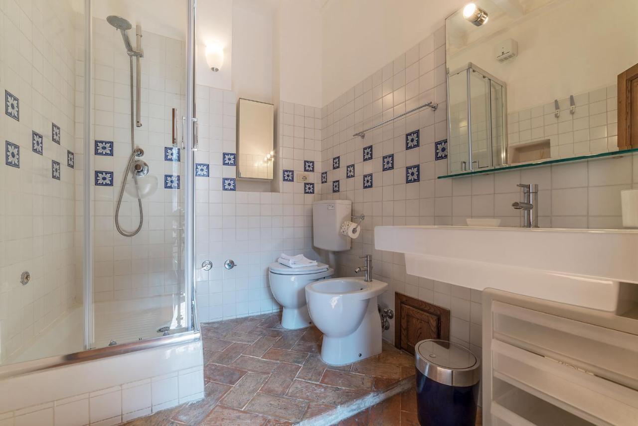 Appartement Black White - Fromhometorome