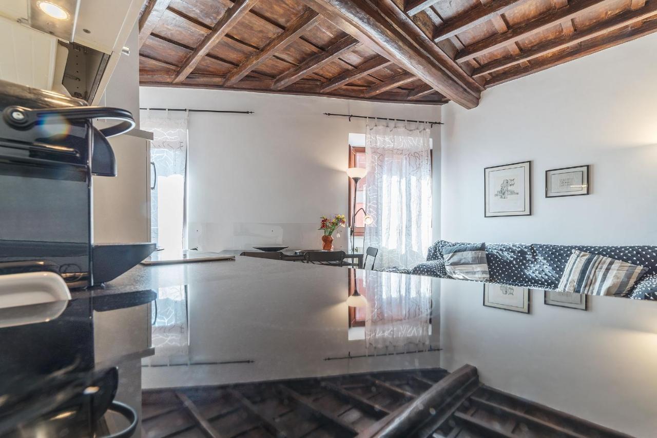 Appartement Black White - Fromhometorome *