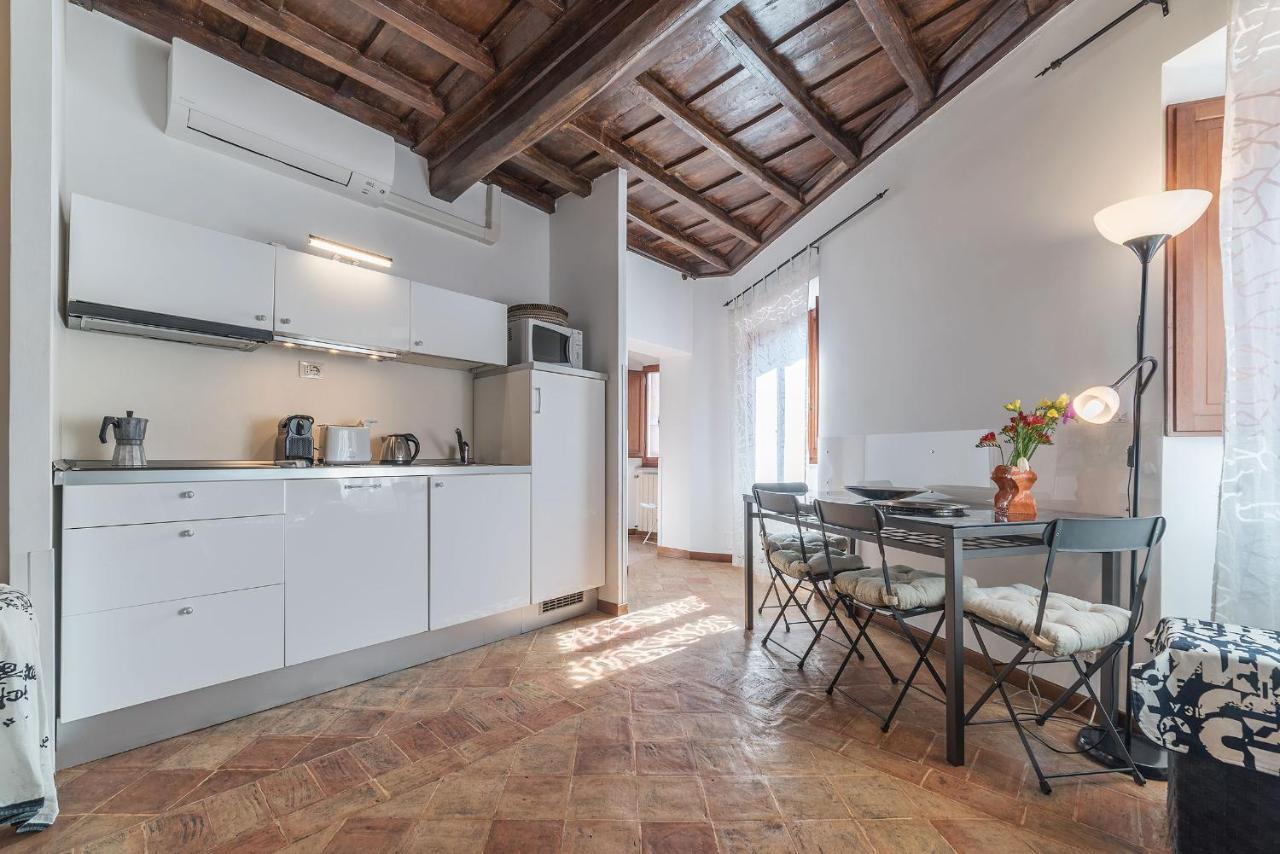 Black White - Fromhometorome Appartement *