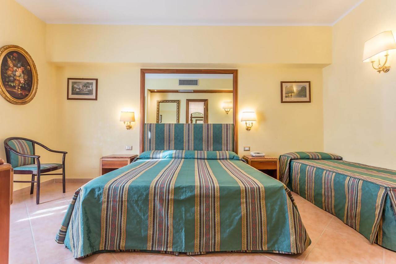 Raeli Noto 3*