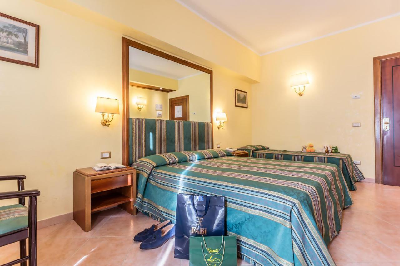 Raeli Noto 3*