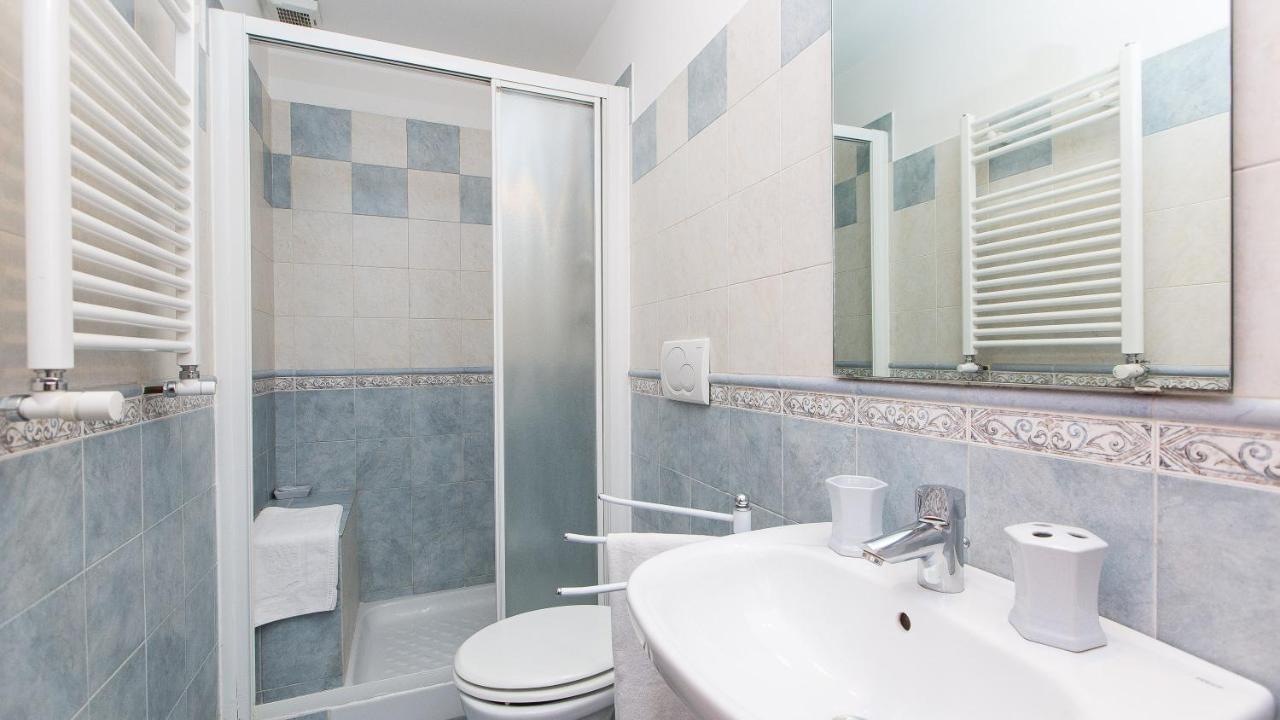Atheneum By Rental In Rome Apartment *