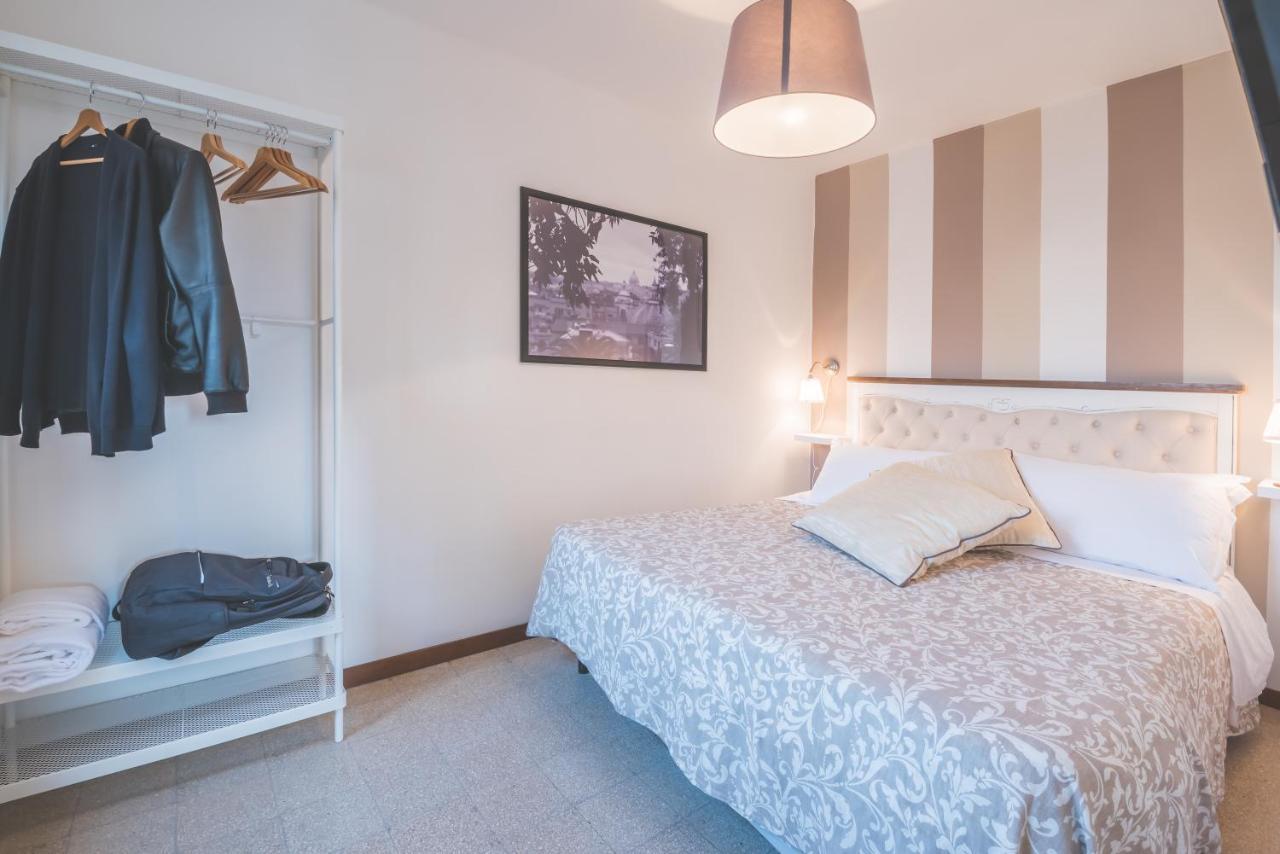 Pellegrino 75 Double Bedroom Rome