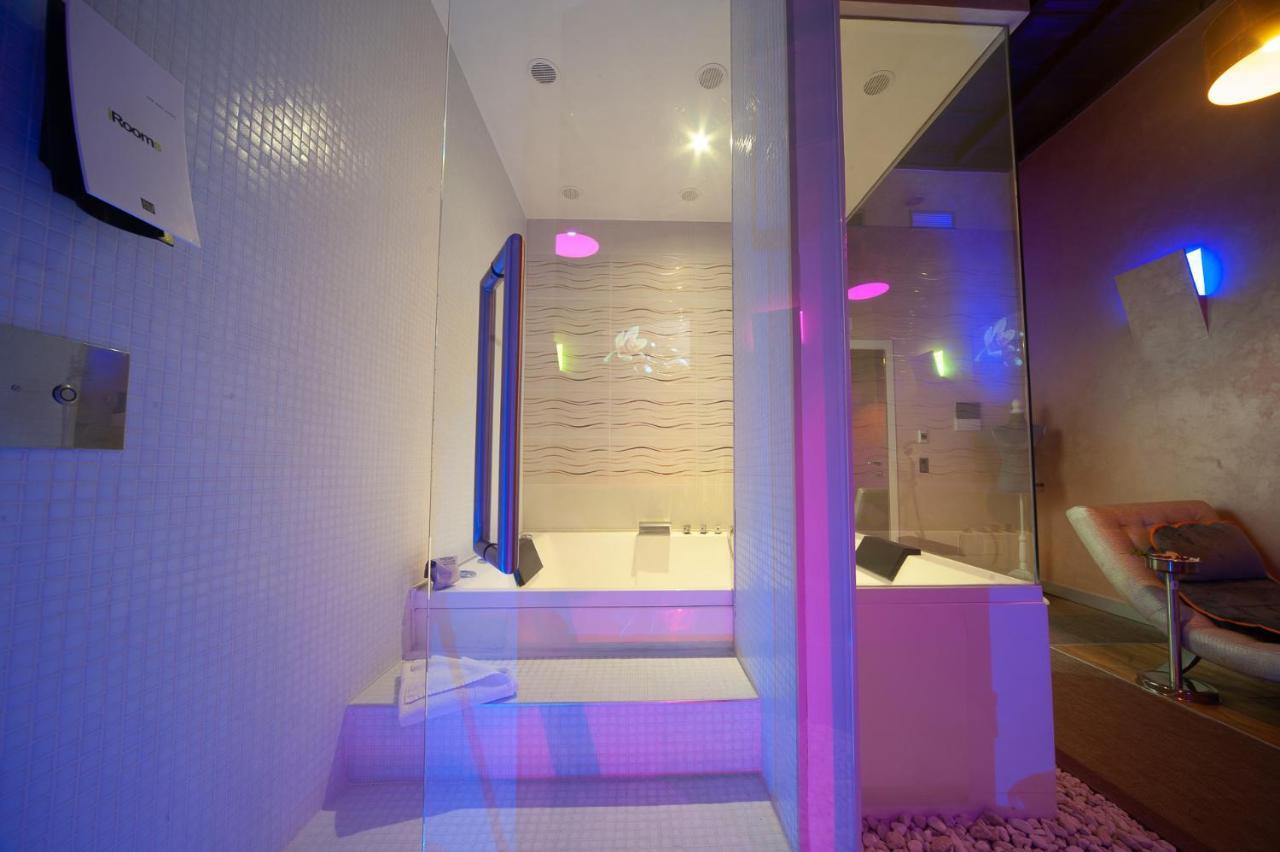 Irooms Jacuzzi Maison d'hôtes 2*