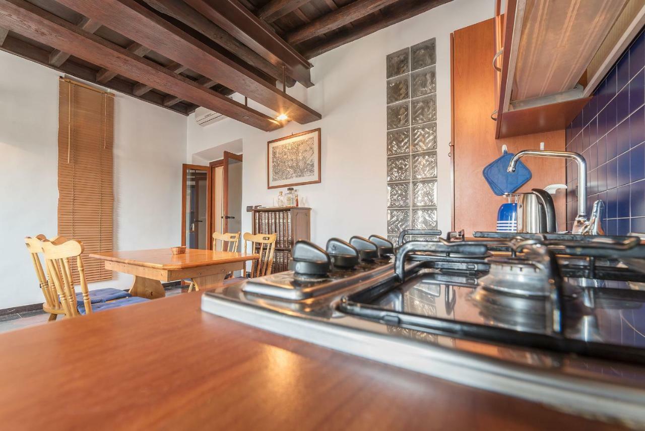 Colosseo & San Clemente Cozy Flat * Roma