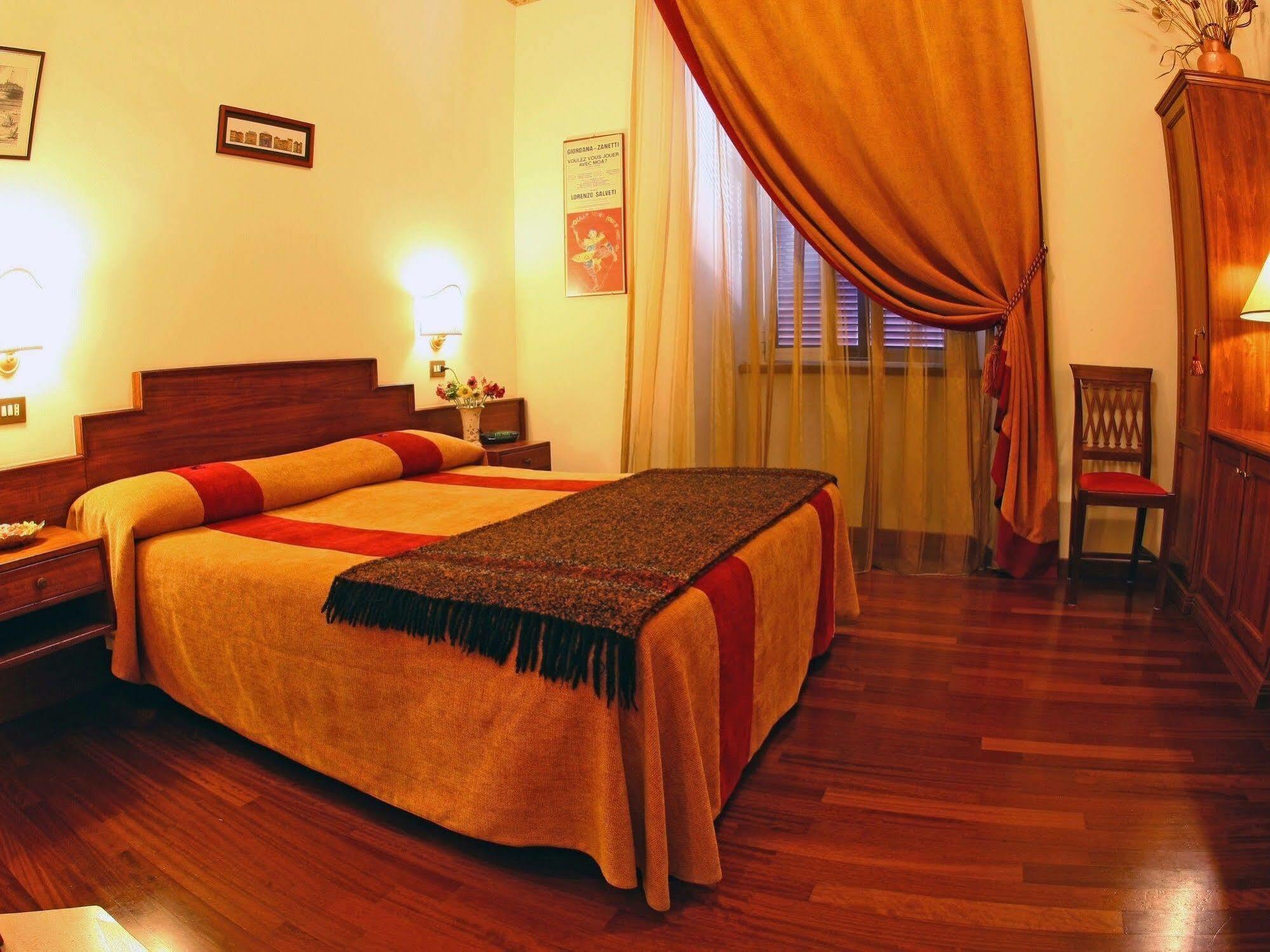 Al Colonnato Di San Pietro Bed & Breakfast 3*