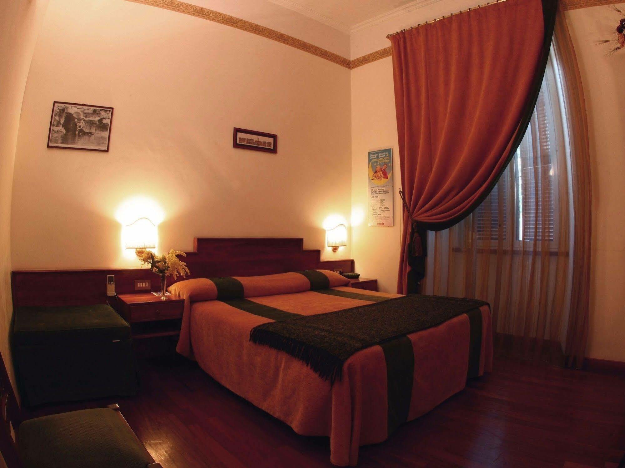 Al Colonnato Di San Pietro Bed & Breakfast 3*
