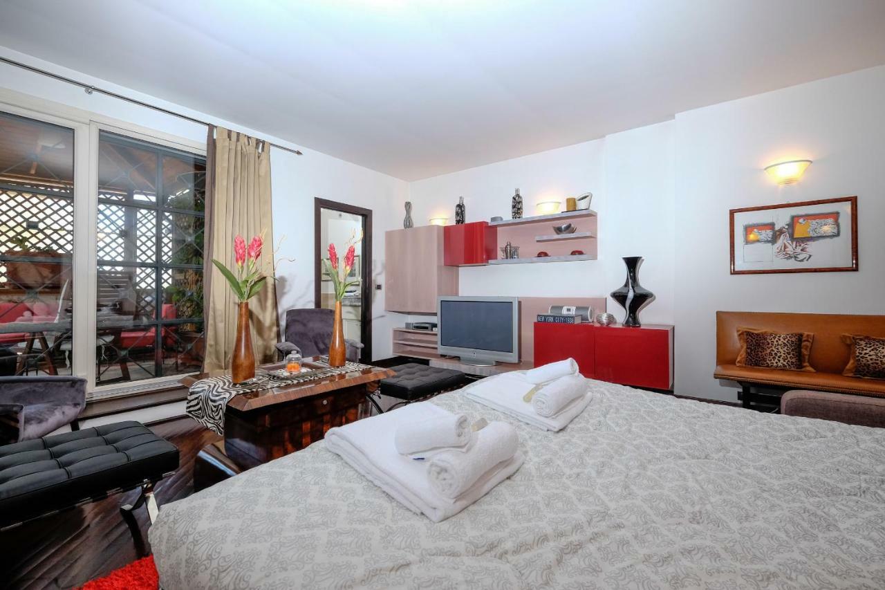 Amazing Penthouse With Terrace By Caracalla Roma