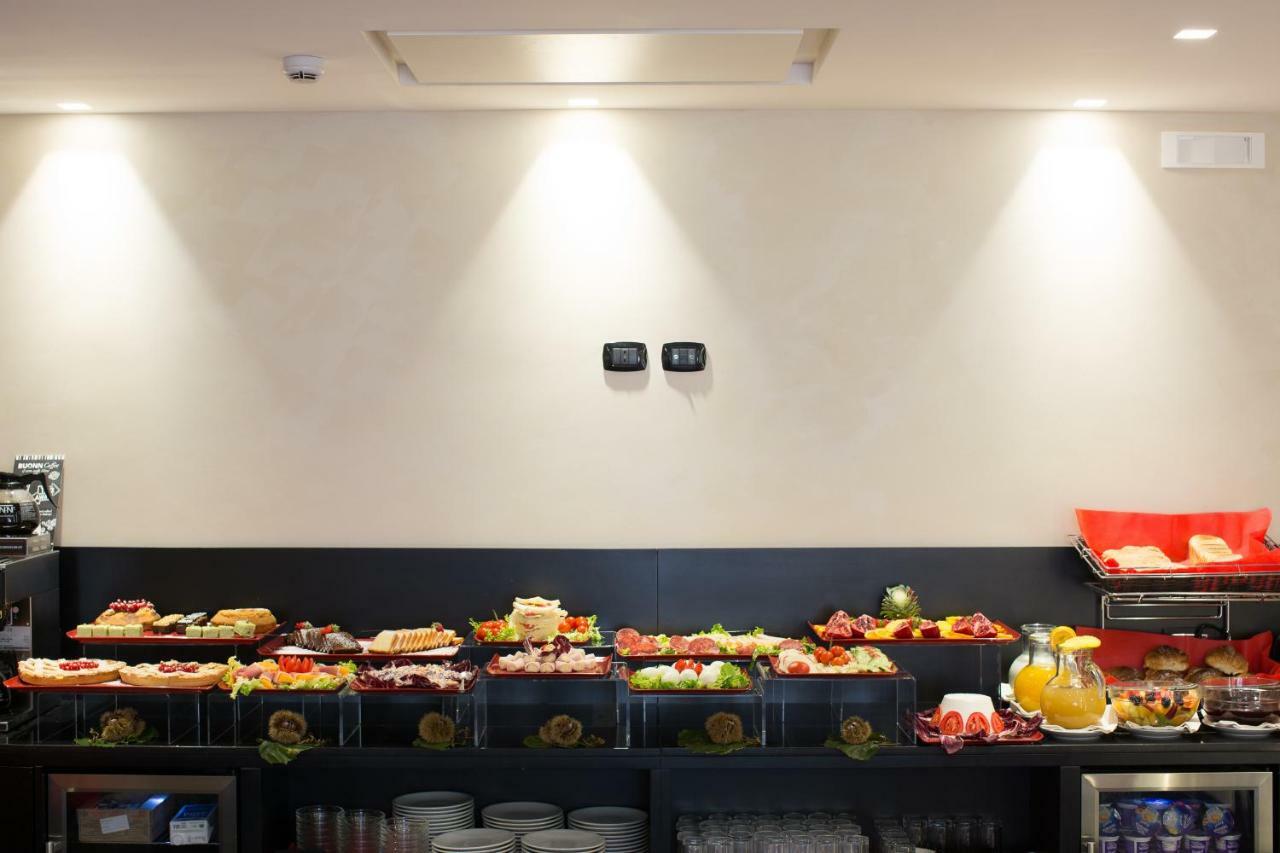 Floris Hotel