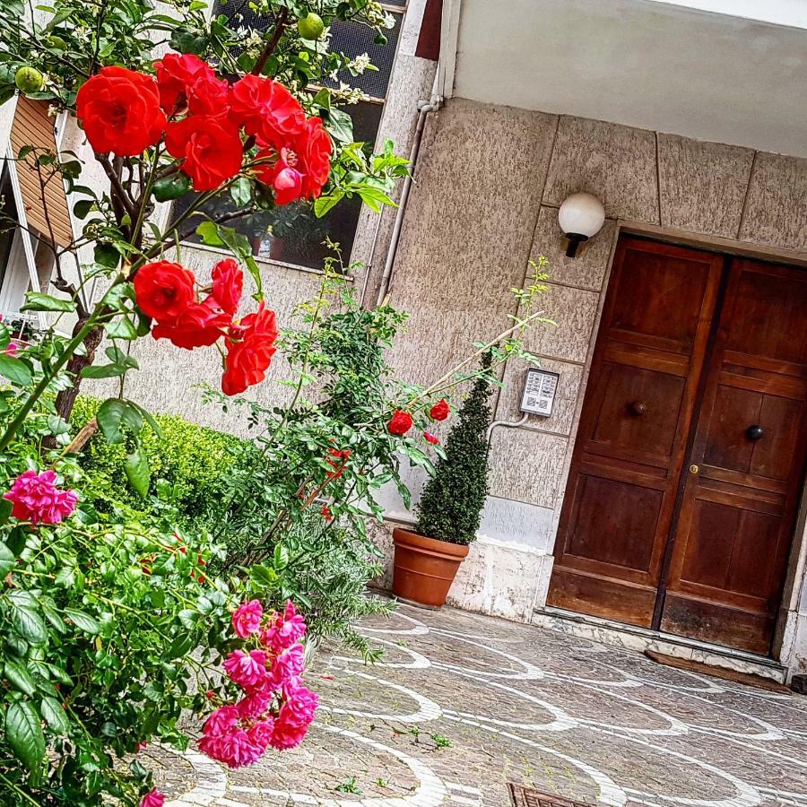 Vatican Luxury Corner Apartment Rome