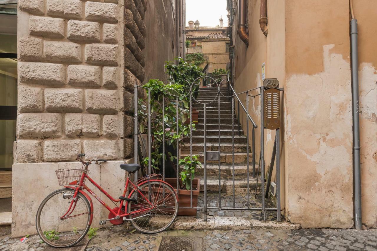 Apartment Two Bedrooms With Solarium With View On San Peter Church And Sant'angelo Castle Rome