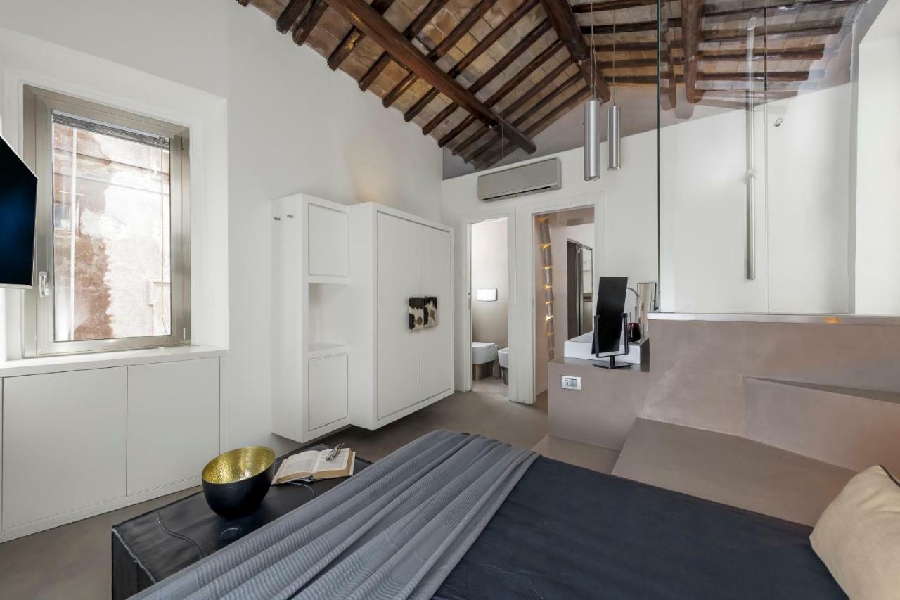 Two Bedrooms With Solarium With View On San Peter Church And Sant'angelo Castle Appartamento *