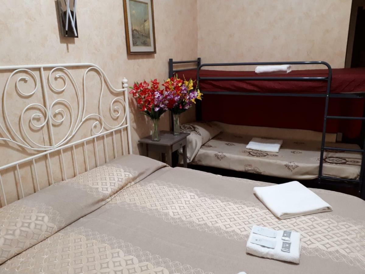 Casa de hóspedes Botel Inn Roma
