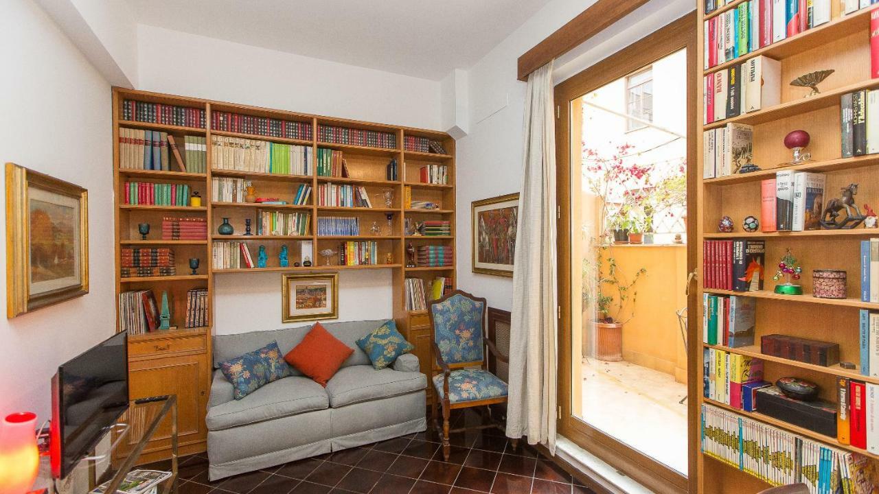 In Borgo Angelico Terrace Apartment *