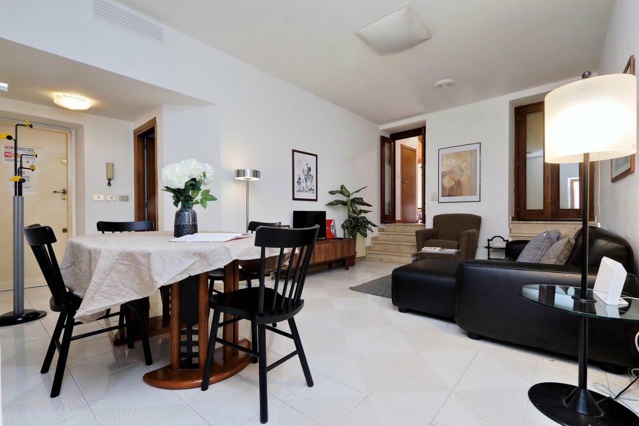 Borgo Pio Spacious Apartment Rome