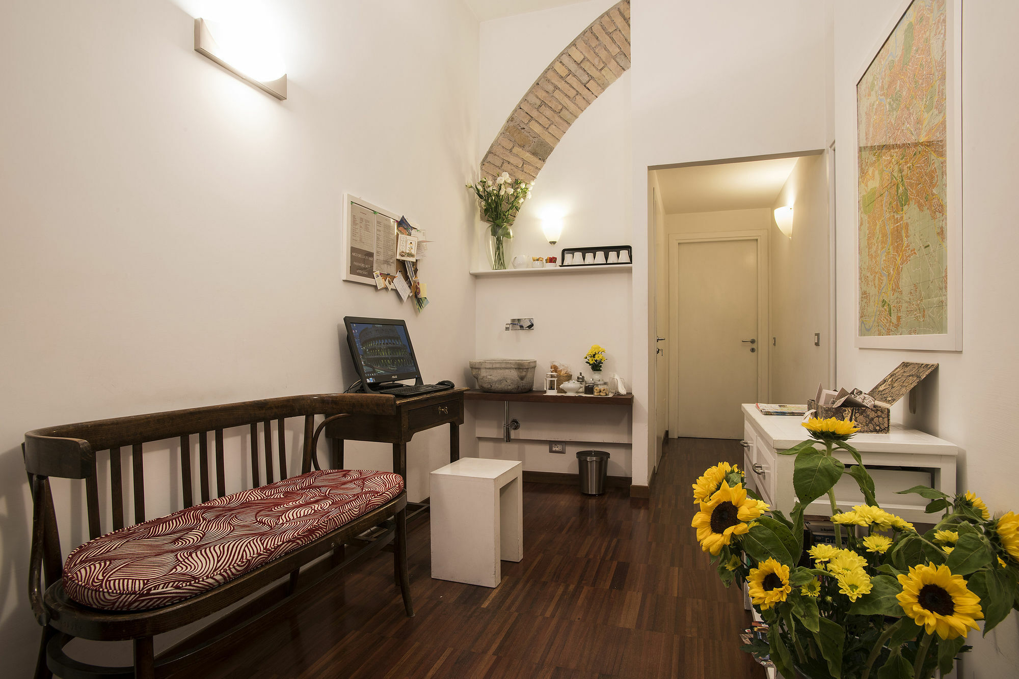 B&B Arco Del Lauro Acomodação com café da manhã  3*